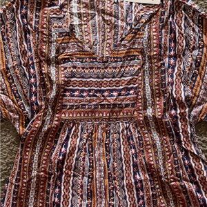 Short-Sleeve Printed Blouse in Rust Multi- V neckline